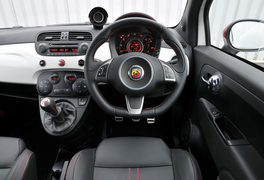 Торпедо Abarth 500 2009 года  (UK) (фото 27 из 43)